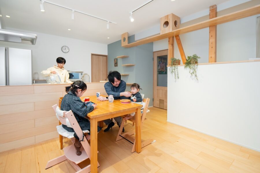 5匹の猫と一緒。無印ラバーの二世帯住宅リノベ【大阪府摂津市】