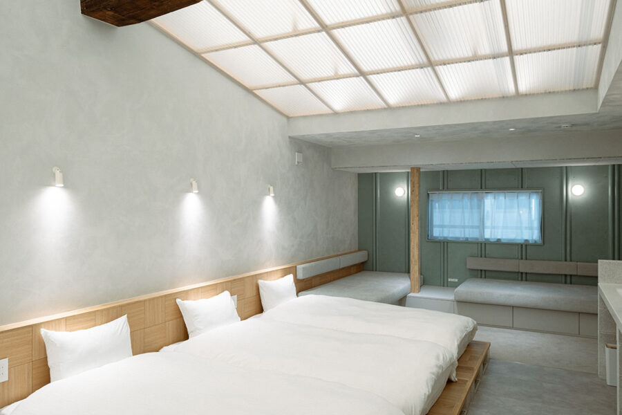 布施の商店街を望む、まちの特等席。光あふれるメゾネットステイ -SEKAI HOTEL Osaka Fuse-【東大阪】