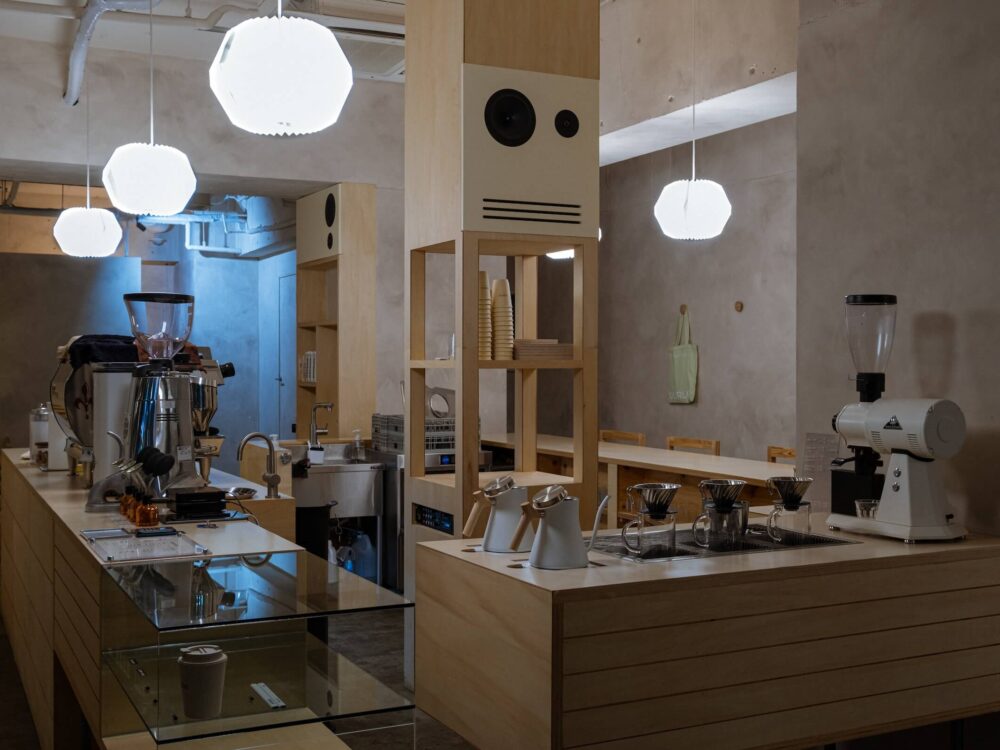 訪れる人の時間を記録に – OURLOG COFFEE ROASTERS【大阪市中央区】