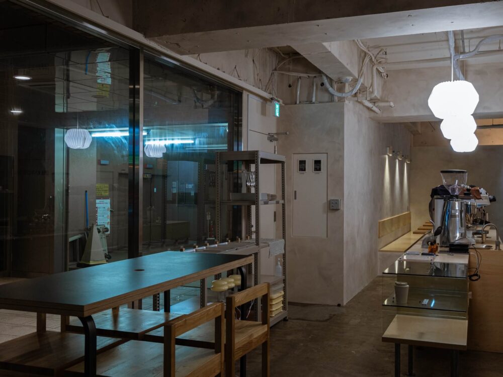 訪れる人の時間を記録に – OURLOG COFFEE ROASTERS【大阪市中央区】