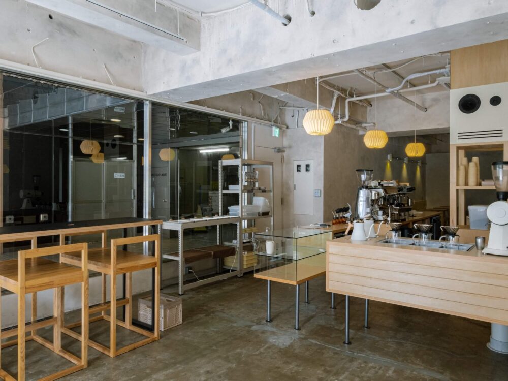 訪れる人の時間を記録に – OURLOG COFFEE ROASTERS【大阪市中央区】