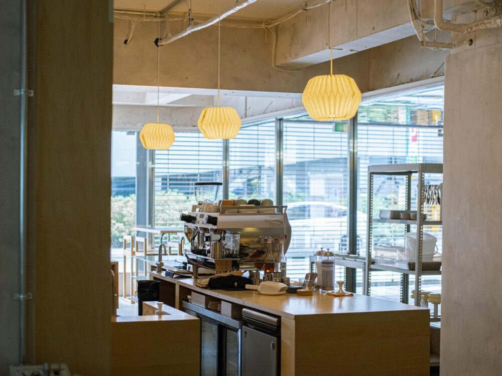 訪れる人の時間を記録に – OURLOG COFFEE ROASTERS【大阪市中央区】