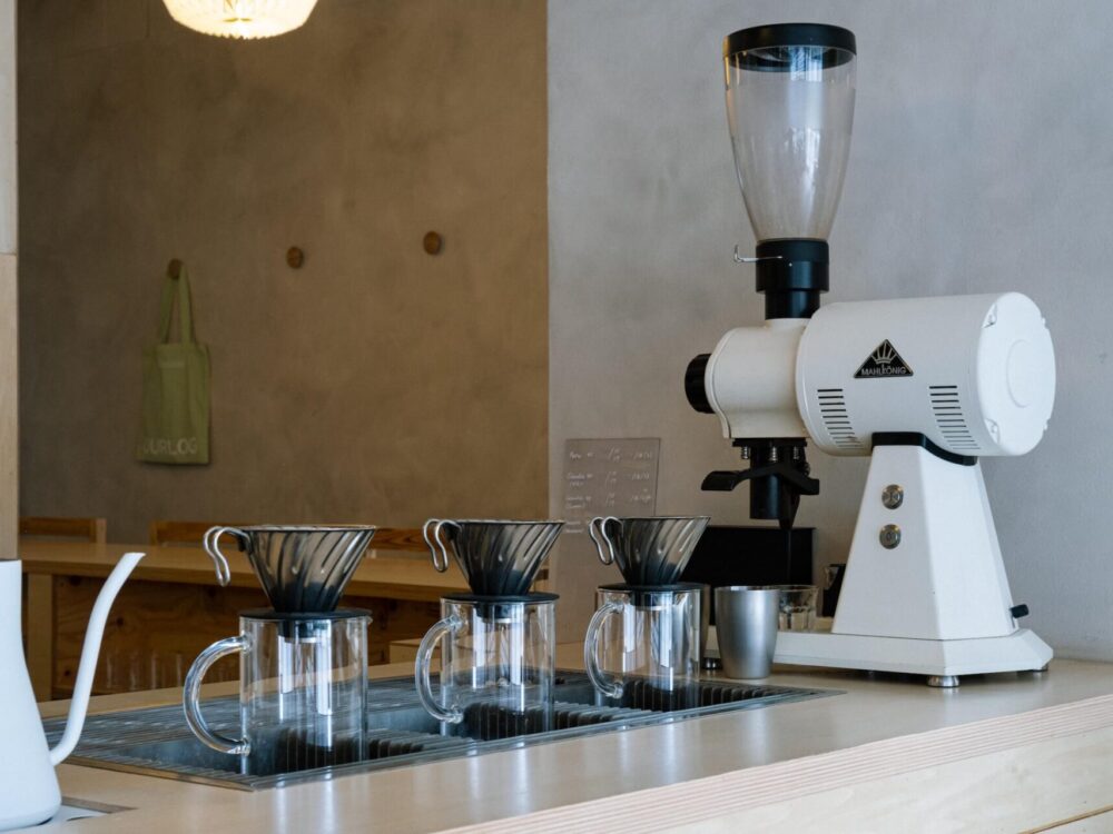 訪れる人の時間を記録に – OURLOG COFFEE ROASTERS【大阪市中央区】
