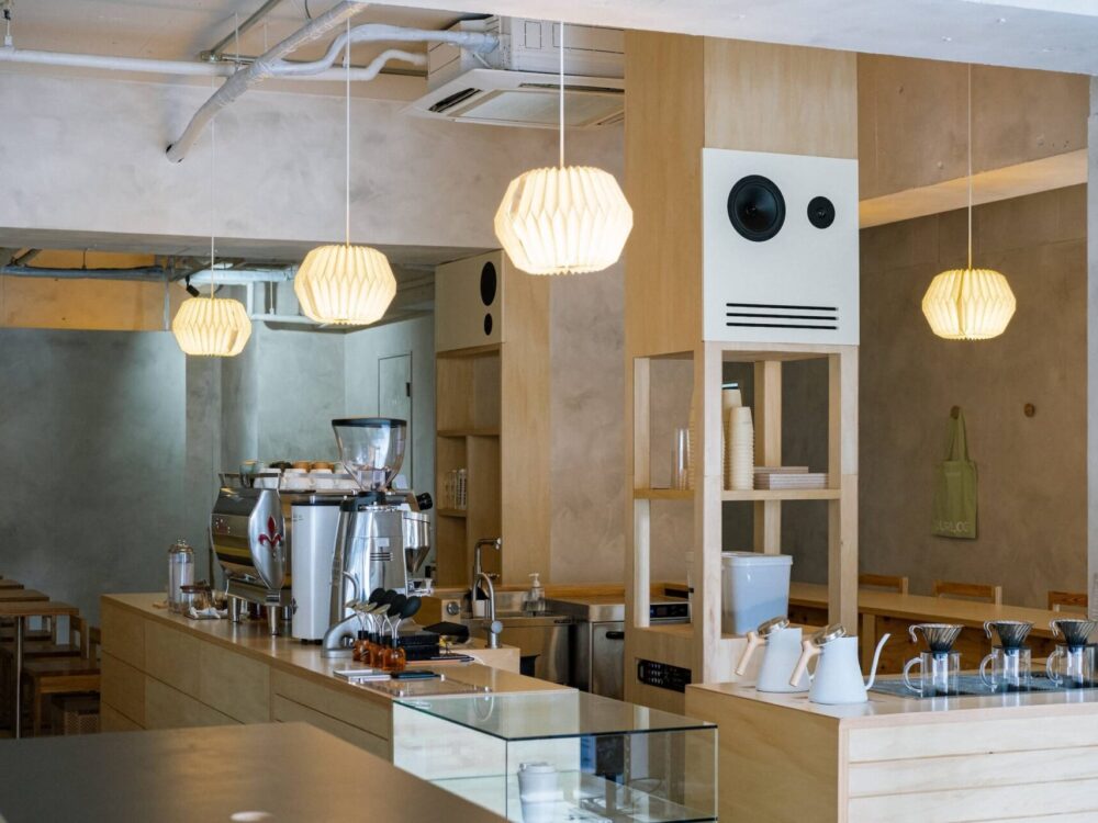 訪れる人の時間を記録に – OURLOG COFFEE ROASTERS【大阪市中央区】