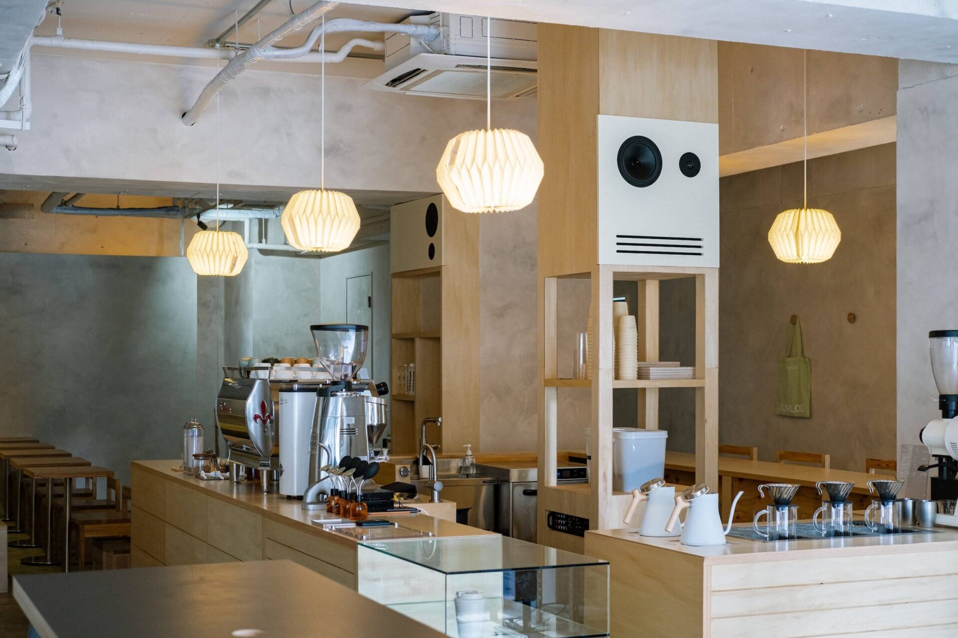 本町のリノベーションカフェ OURLOG COFFEE