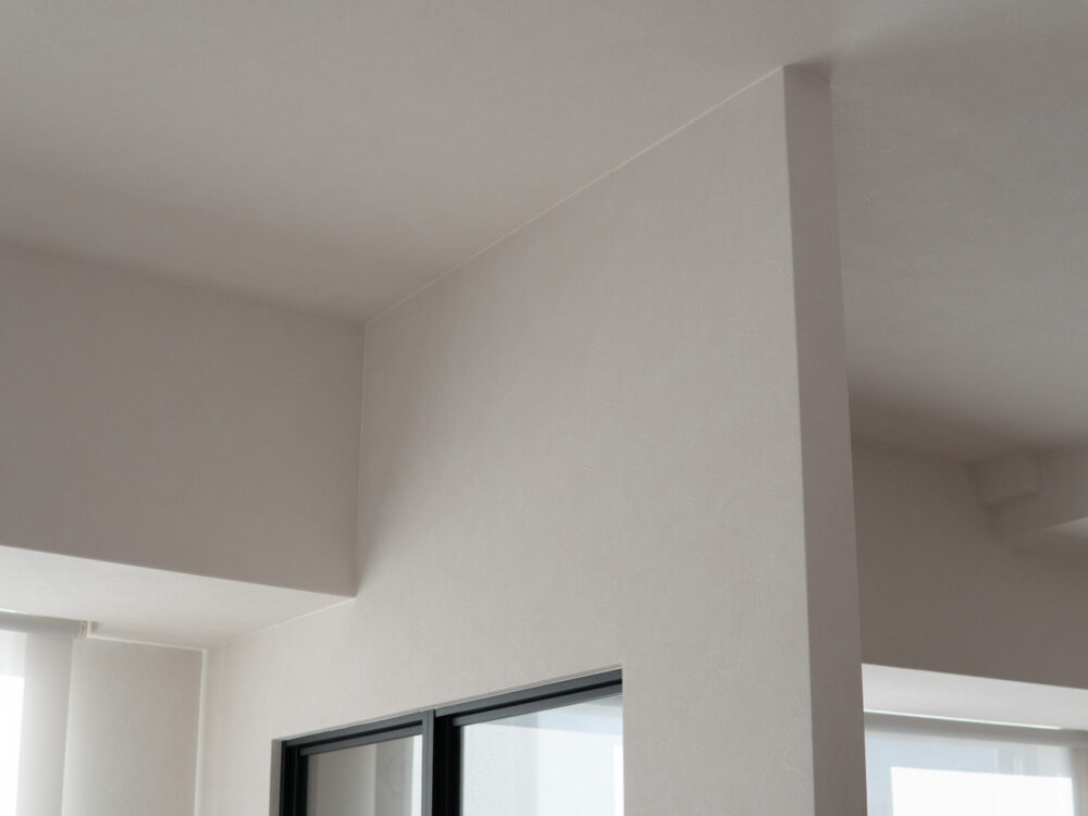 「LDKに寝室を」85cmの腰壁が成立させる“守られ感”【大阪市中央区】