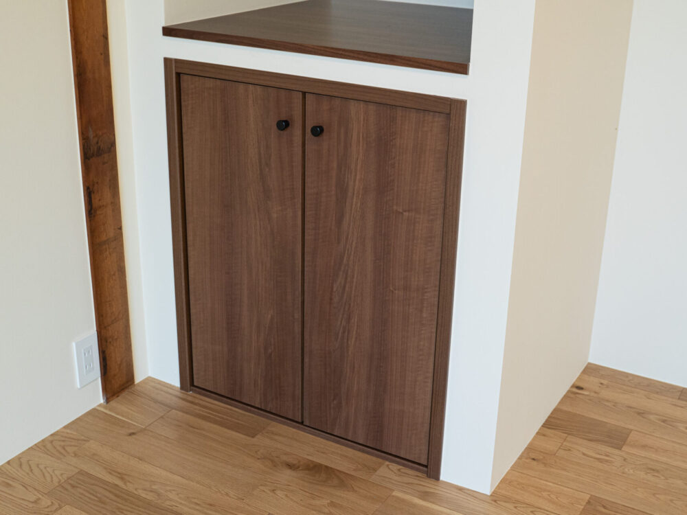 柱と本棚を受け継いだ、三人家族のやさしい和モダン洋室。【堺市南区】