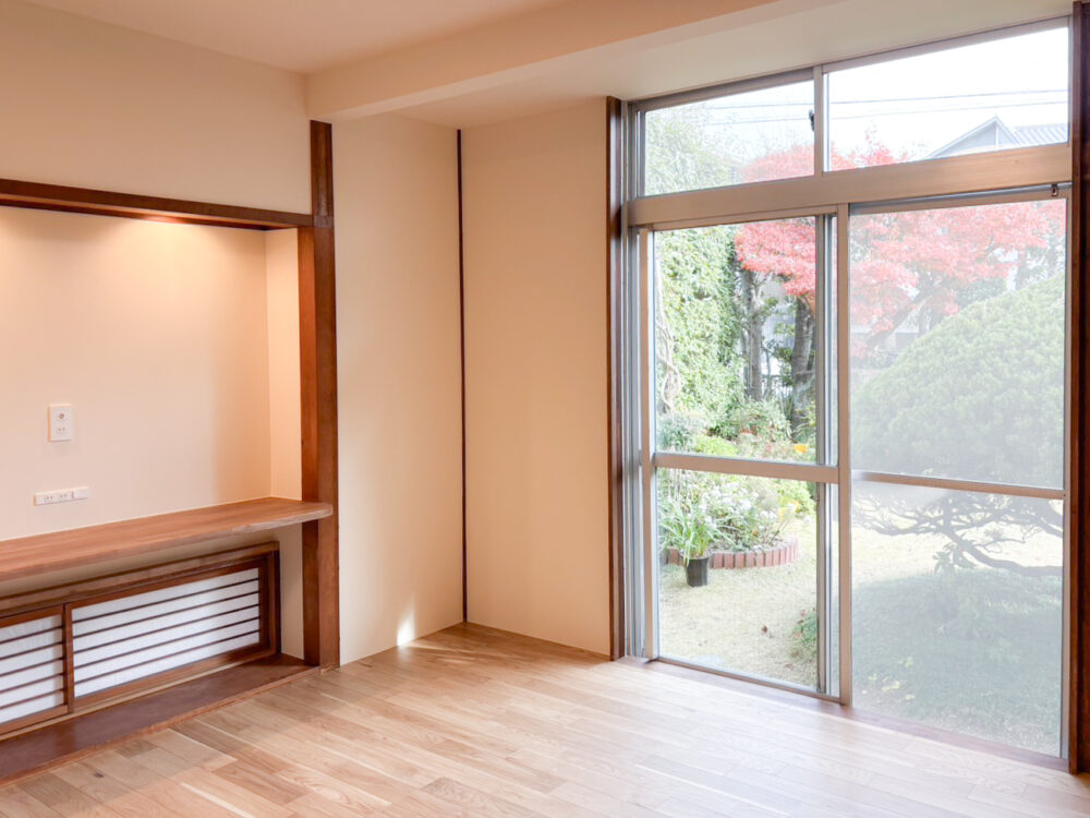 柱と本棚を受け継いだ、三人家族のやさしい和モダン洋室。【堺市南区】