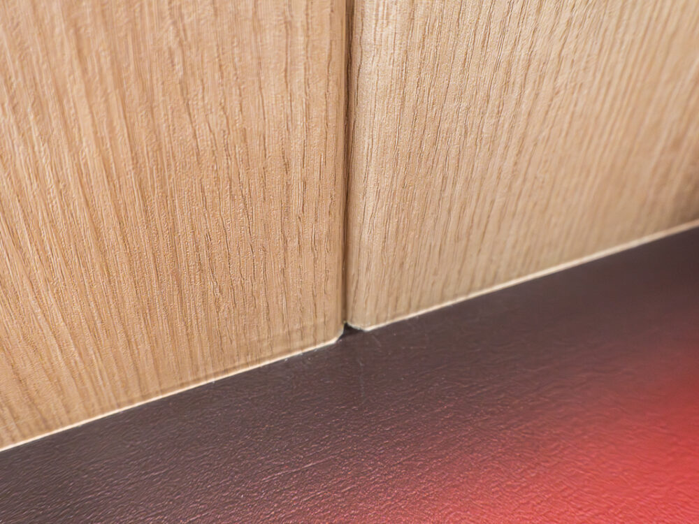 “きちんと”の中に、少しの違和感を。宿力の世界観を映したオフィス【京都府京都市】