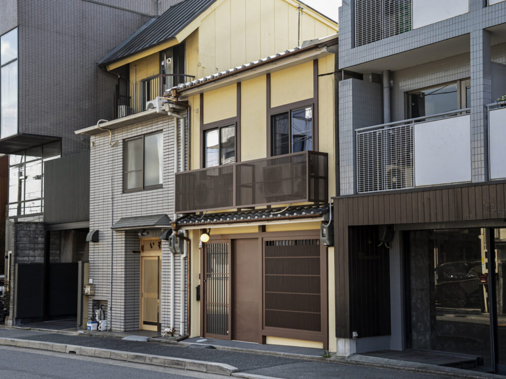 庭を眺め、記憶をつなぐ。家族が集う長屋リノベーション【京都市上京区】